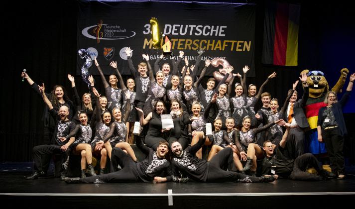 Deutscher Meister im Schautanz mit Hebefiguren 2023 - Dance Fire